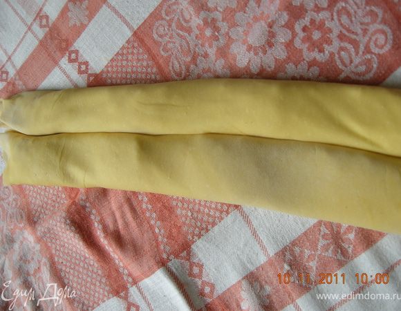 Заворачиваем до тех пор пока оба конца не встретятся по-середине. У меня получилось 4 раза завернуть с каждой стороны. 
