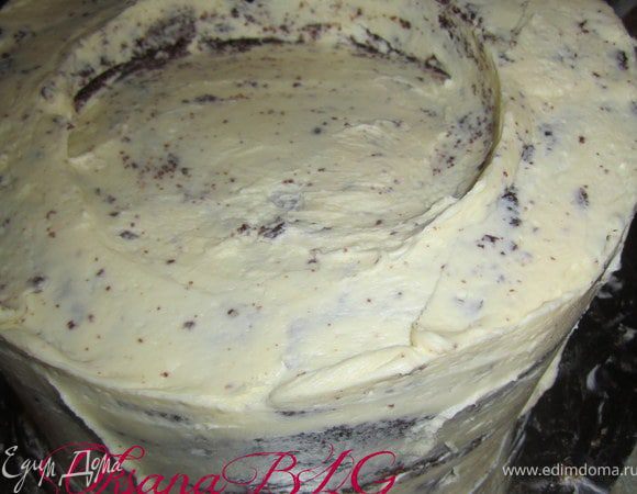 Приготовить масляный крем. Кремом выровнять ярусы.