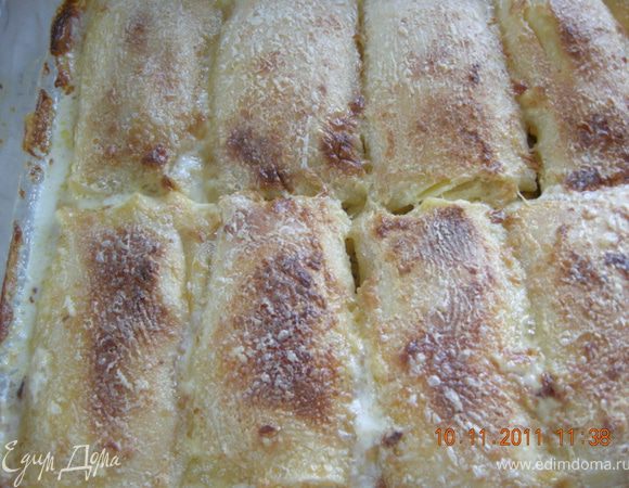 Запекать штрукли при 180 градусах примерно 40 минут. За это время количество сливок уменьшится, штрукли впитают их,но всё же готовые штрукли при подаче должны быть в сливочном соусе. У меня его почти не осталось, всё впиталось, поэтому в следующий раз я их сначала отворю чуть, а потом запеку. Мне кажестя так будет лучше!