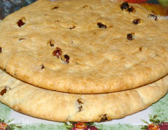 Получаются два песочных коржа. Их не надо сильно остужать, можно оставить теплыми, так как торт будем ставить ненадолго в духовку.