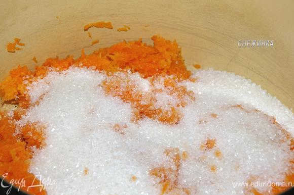 Кладем всё в кастрюльку или сотейник, добавляем сахар, хорошо перемешиваем и варим до загустения.