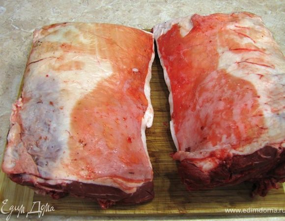 Итак - Почетный караул из корейки барашка
У меня блюдо получилось фьюжн, т.к. использовал и европейскую часть Почетный караул из корейки барашка и пюре из лука с рисом и юго-восточную (точнее индийскую) - чатни из кабачков.