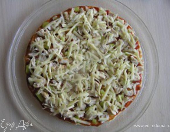 Сверху посыпать тертым сыром.