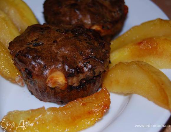 Выкладываем вместе с яблоками и спешим к столу, потому как очень вкусные ароматы наполнили дом! :)
