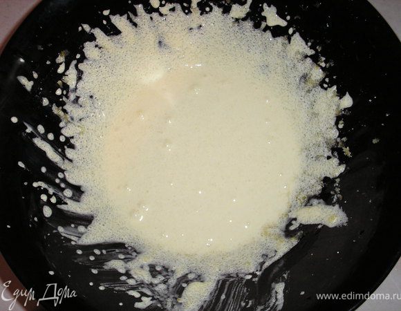 3 желтка взбиваем с 100 гр сахара