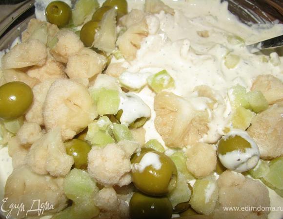 Смешать овощи с творожно-сырной массой.