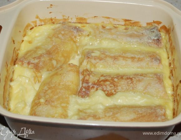 Залить блины. Запекать при 190°С минут 25-30.