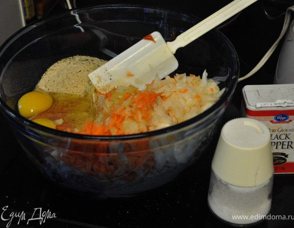 Измельчить морковь,сельдерей и лук в фудпроцессоре.
