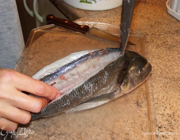 затем около головы