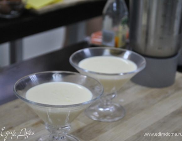 Отжать желатин, положить в сливки чтобы растворился.
Разлить по креманкам, остудить, поставить в холодильник.