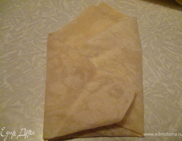 Свертываем конвертик и обжариваем на растительном масле на медленном огне под крышкой по 4-5минут с каждой стороны.Готовые конвертики сложить в посуду на пергамент и накрыть пергаментом и крышкой минут на 5.Тогда они станут мягенькими. Приятного аппетита!