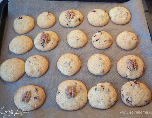 Запечь в предварительно разогретой духовке до 180°C в течение 18-20 минут. Остудить.