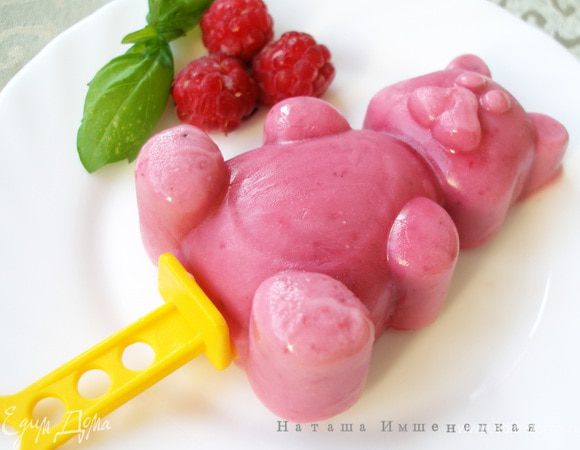 Я замораживала в силиконовых и пластиковых формочках небольшого объема, не перемешивала.