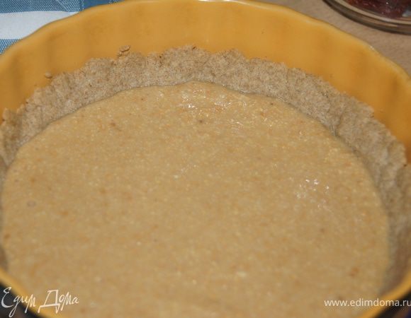 Сверху миндальный слой.