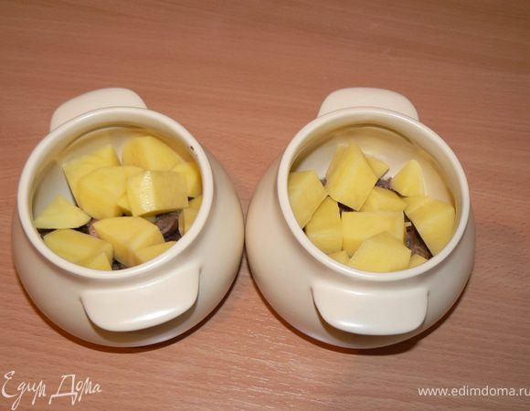картофель порезать кубиками