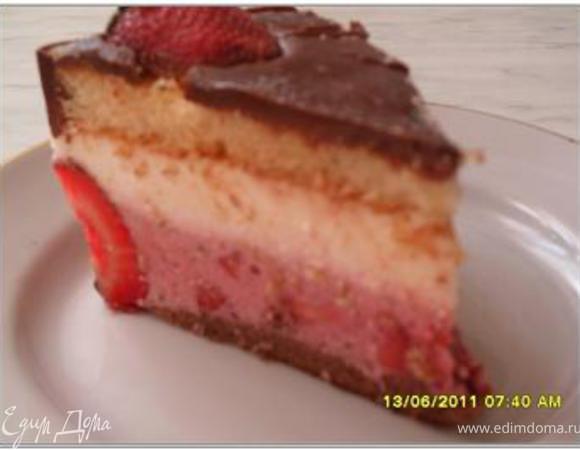 Угощайтесь кусочком нежного торта.