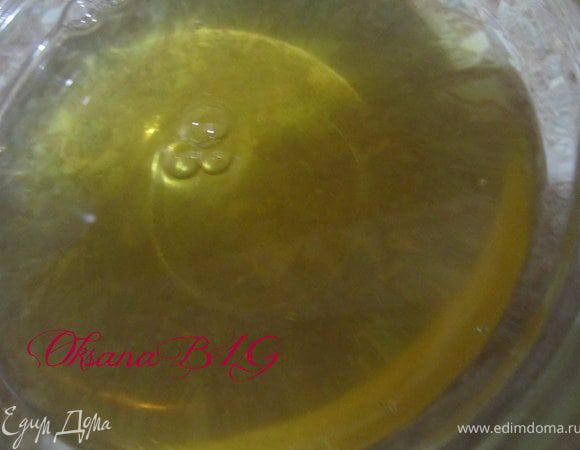 Желатин залить 1/ ст. горячей воды. дать желатину разойтись, перемешать, что бы не осталось крупинок.