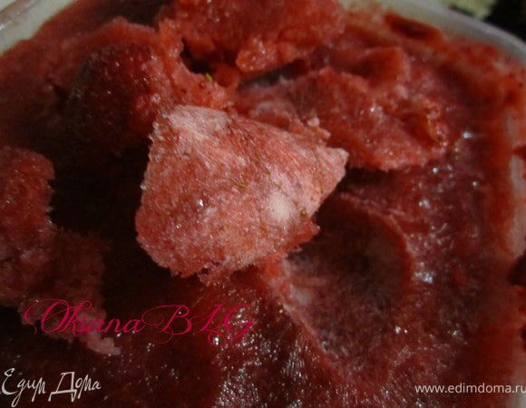 Подготовить мороженую клубнику.