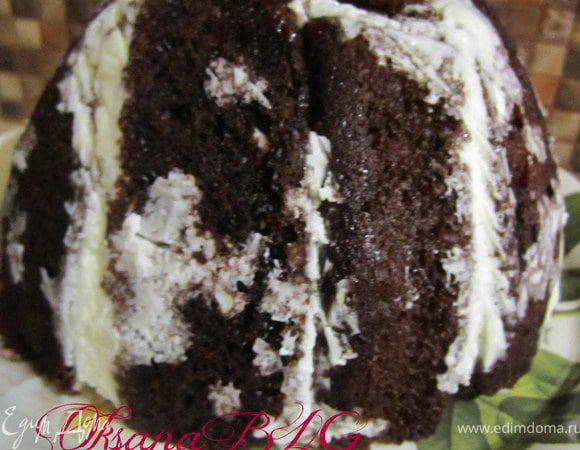 После охлаждения перевернуть торт на блюдо.