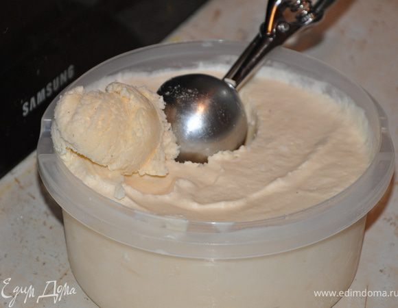 Утром достаём мороженое из морозилки и радуемся, что получилось великолепно с первого раза. У меня так и было.