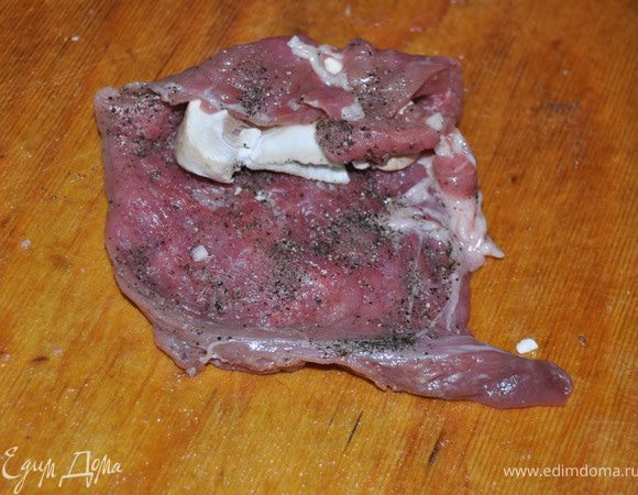 Свернуть рулетик.