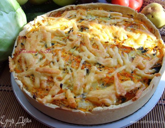 А теперь достаем наш уже готовый Киш, и наслаждаемся, с пылу с жару, вкусной немецко-французкой едой!!!)))В дополнение к нему можете, по-французки, подать бутылочку хорошего вина, или же, по-немецки, с хорошим холодным пивом!!! Приятного аппетита, Друзья Мои!!!