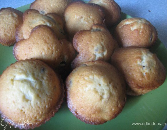 Выпекаем в духовке 25–30 минут при температуре 180°C до золотистого цвета. Вот что получилось.