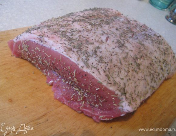 Посолить, поперчить, натереть специями. У меня был розмарин  и тимьян.