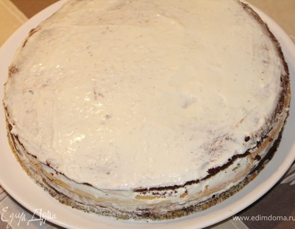 Торт оставляем пропитываться и готовим второй крем.