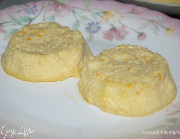 Фланы охладить, поставить в холодильник на 30 минут минимум. Аккуратно достать из формы, и полить сиропом. 
Приятного аппетита!)