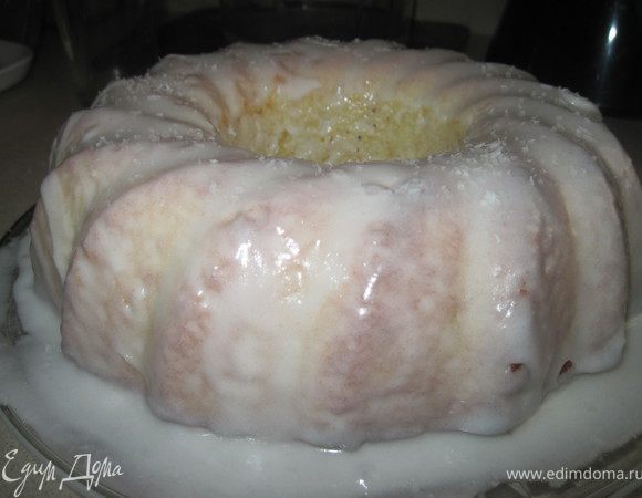 Глазурь:
растереть сахарную пудру с белком. После всыпать муку и тщательно перемешать