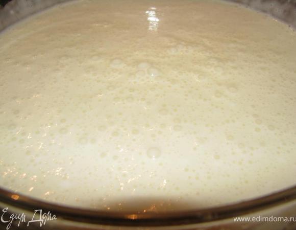 В белковую массу аккуратно, порциями вводим творожно-кокосовую массу, перемешиваем блендером (насадкой венчиком)/миксером на самой минимальной скорости.