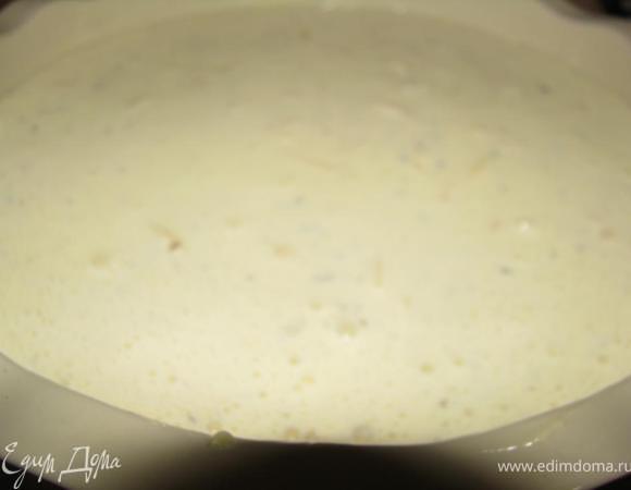 Перемешиваем и выливаем в смазанную сливочным маслом форму.