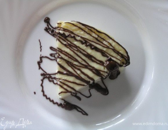 Перед подачей украсить растопленным шоколадом.