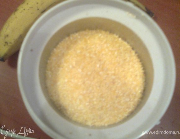Перемалываем кукурузу в муку на кофемолке.
