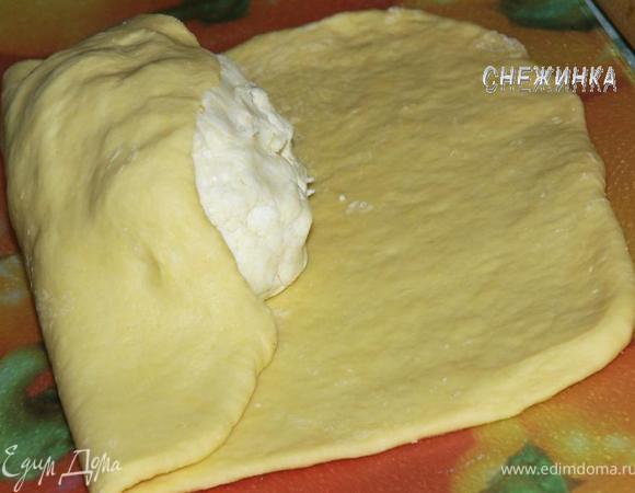 Сначала накройте ближним краем.