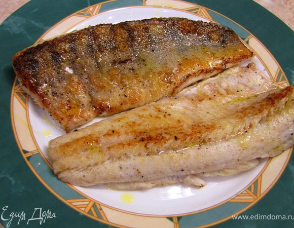 Жарить надо на среднем огне всего 2 минуты, затем перевернуть и еще 2 минуты и все. Очень важно не пережарить - иначе будет сухо.