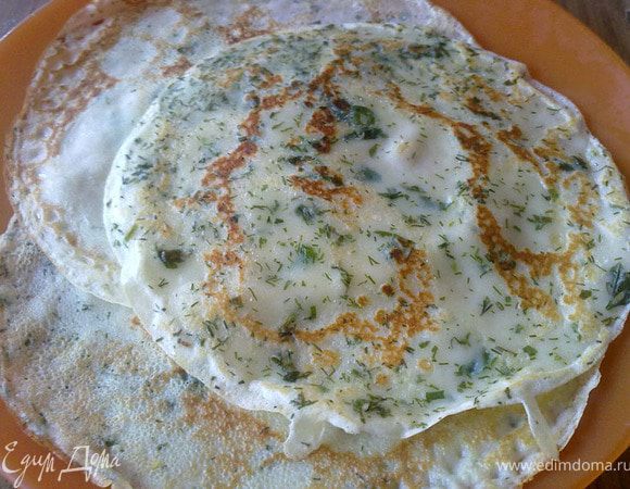 Готовые блины смазать сливочным маслом. 