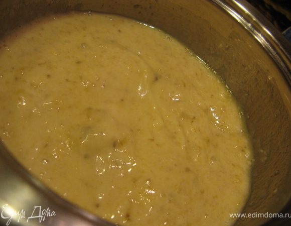 Бананы превратить в пюре вместе с лимонным соком. (Опять таки привет моему блендеру ;) 