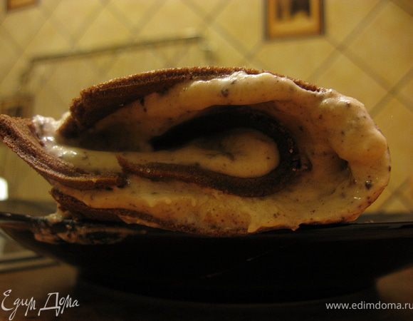 Украсить как вам нравится. Я посыпала шоколадной крошкой. Наслаждаемся вкусным сочетанием банана и шоколада:)