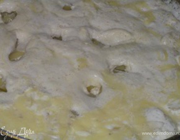 Сковороду поставить на плиту, как сливки начнут закипать, огонь уменьшить и готовить до мягкости картофеля, примерно 20-25 минут.