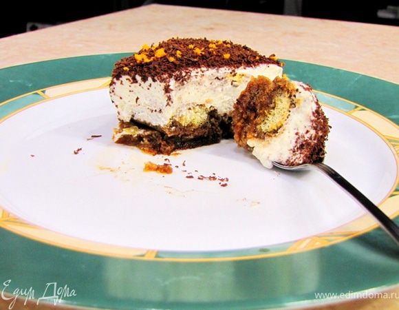 Лучше будет, если десерт постоит в холодильнике в течение ночи или по крайней мере 4 часа, В этом случае вкусы смешаются и компоненты приобретут необходимую консистенцию.