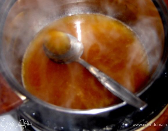 Масло и сироп растопить на водяной бане. 