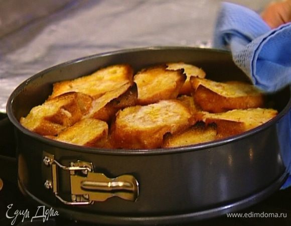 Выпекать в разогретой духовке минут 20–25.