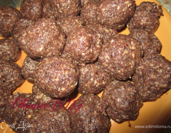 Сформировать шарики, поставить в холодильник, для охлаждения, на 20-30 минут.
