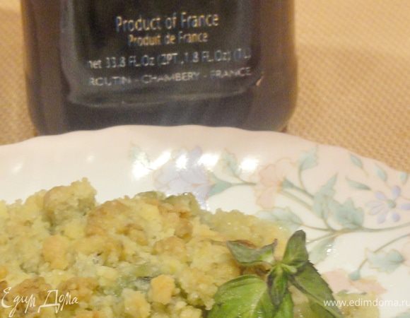 Подавать с мороженным (у меня пломбир), полив мятным сиропом))) 
Получилось очень вкусно!

