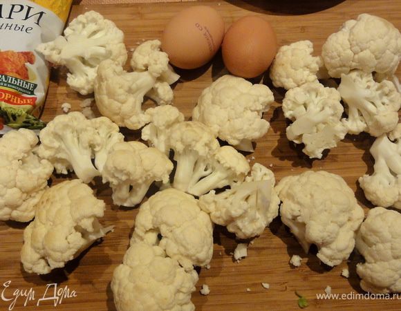 Пока наше мясо готовится, приготовим гарнир. Цветную капусту перебрать на соцветия. 