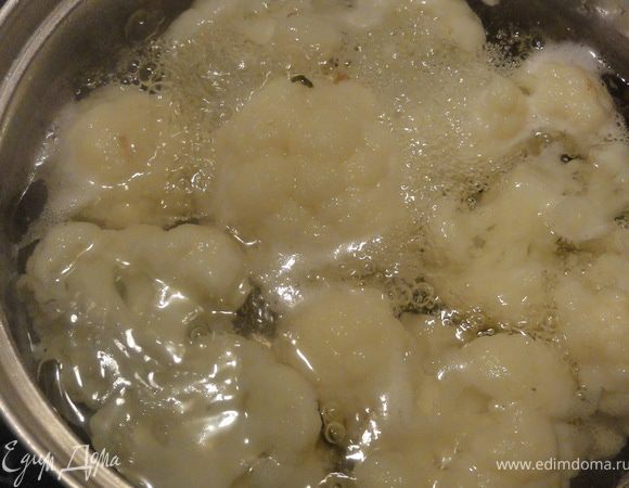 Отварите в подсоленой воде минут 5, дайте стечь и остыть. 