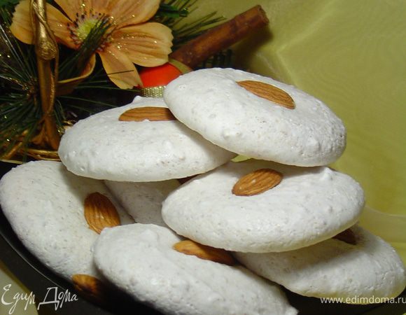 Печенье можно упаковать в красивые коробочки и презентовать на праздники друзьям!