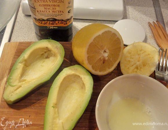 Ну а теперь соус. Должна сказать, что раньше передачи  Джейми Оливера не смотрела. Интересу к творчеству обязана нашему Вениамину! Спасибо ему большое)))
Для соуса известный кулинар использовал сливки 20%-ые. Так как у меня оставались лишь 38%, то мне пришлось воспользоваться ими. От этого соус не стал хуже! Просто его консистенция стала гуще. 
